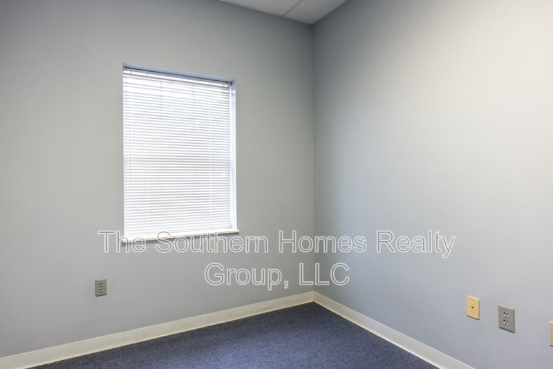 Etowah House: 305 Grady Road - 1