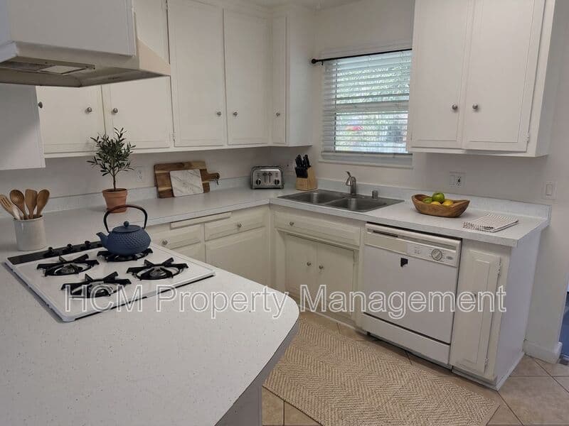 Huntington Beach House: 16402 Birdie Ln