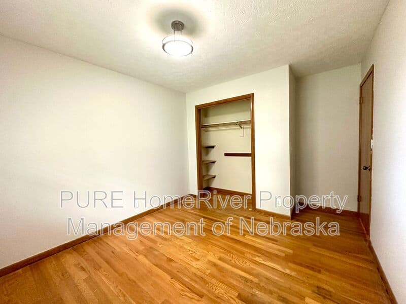 Omaha House: 12143 Ohern St