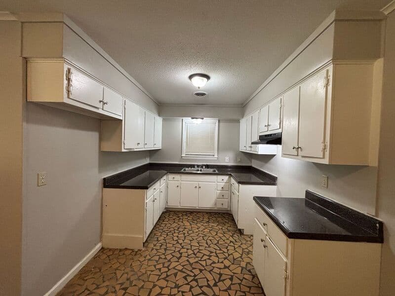 Memphis House: 3489 Overton Crossing St