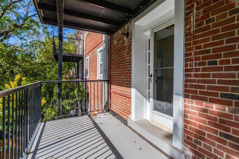 Arlington Condo: 2994 S Columbus St
