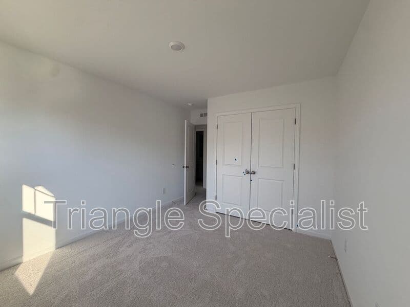 Apex House: 213 Deercroft Drive
