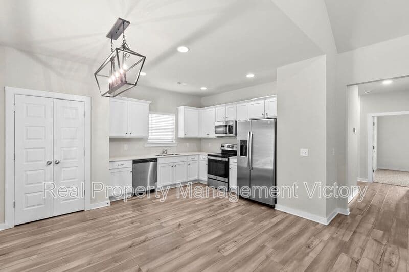 Clanton House: 275 Avalon Way