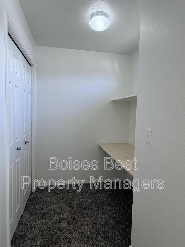 Meridian Condo: 119 E King St