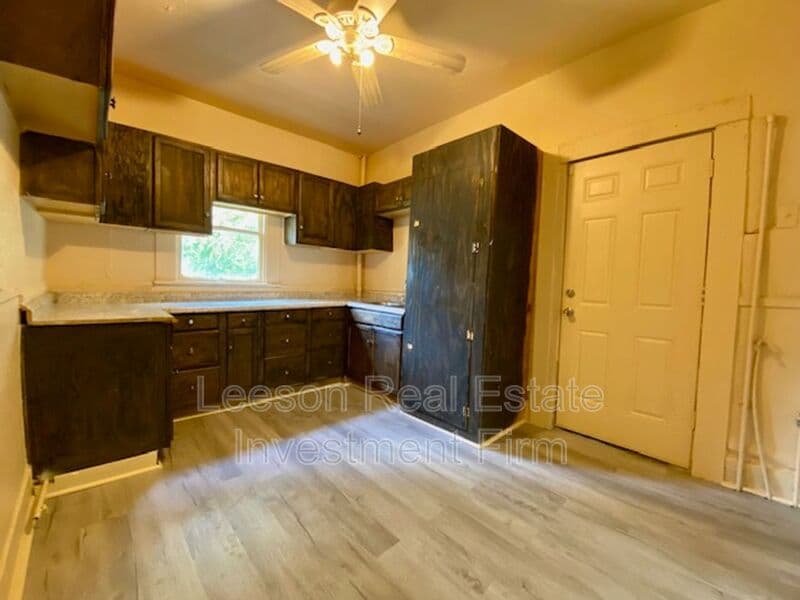 Shreveport House: 2540 Dupont St.