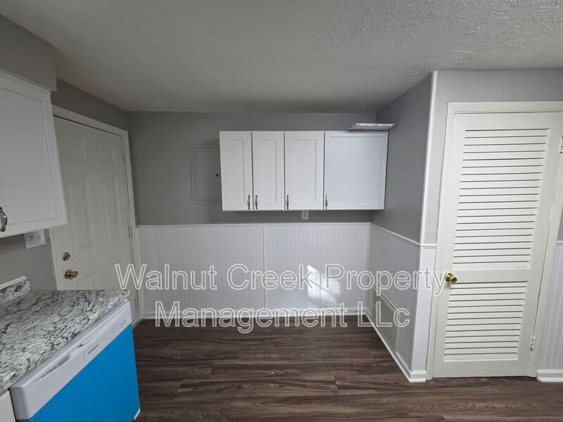 Elyria Condo: 41547 Elmwood St