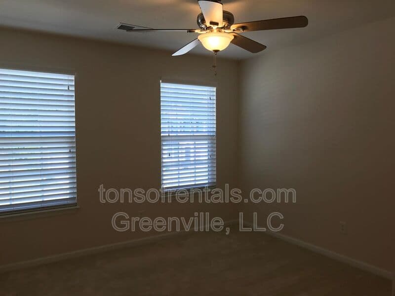 Duncan Townhome: 355 Bellerive Drive