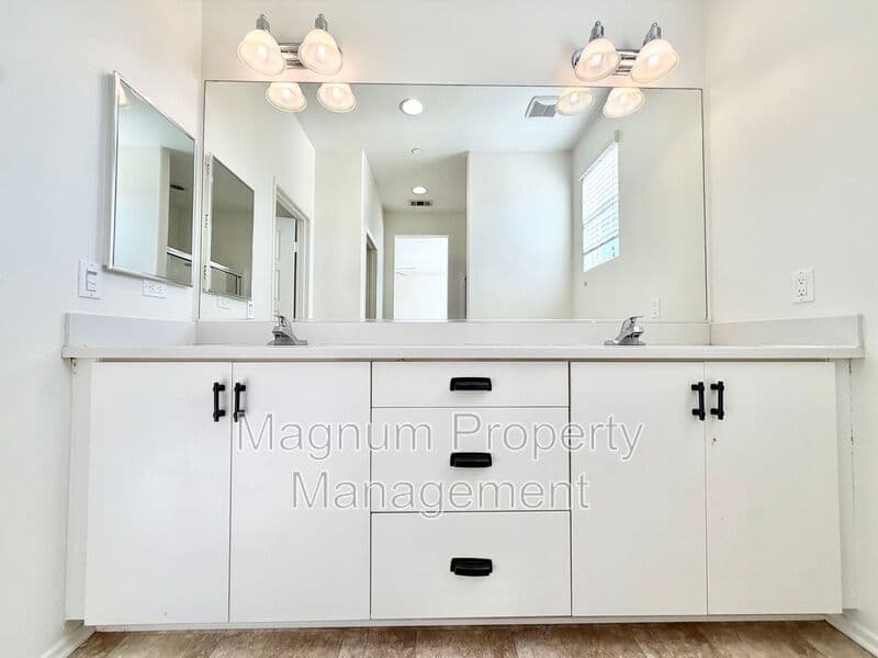 Temecula House: 28075 Calle Bonita