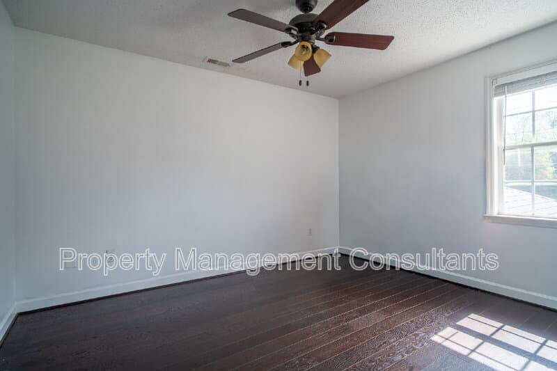 Huntsville House: 1060 Old Monrovia Road Northwest
