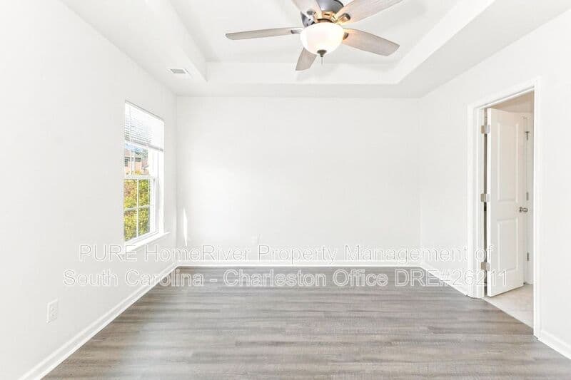 Goose Creek House: 105 Sequoia Ln