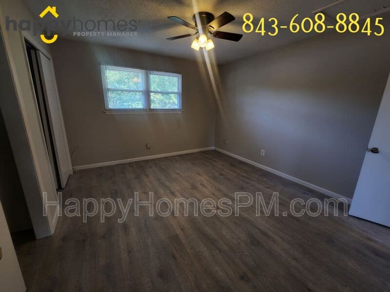 Charleston House: 921 Nabors Drive
