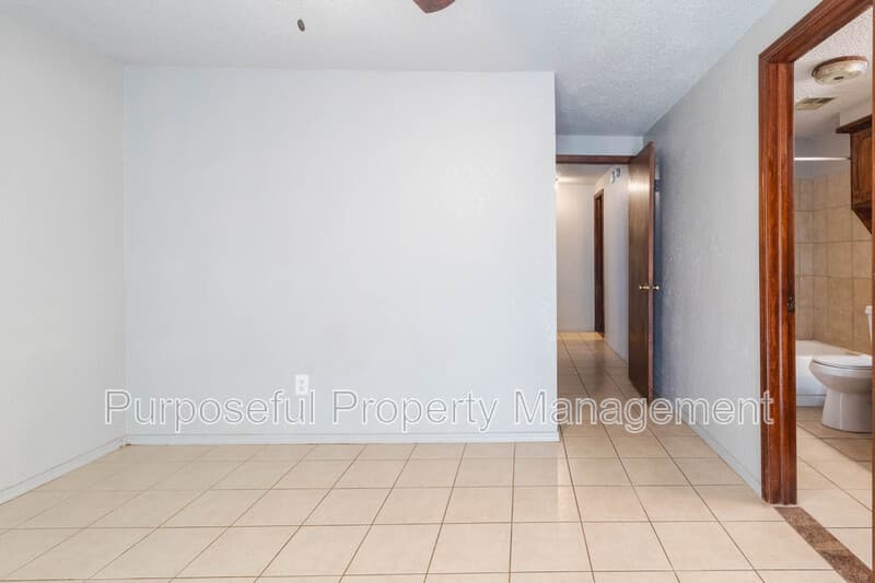 Oklahoma City House: 930 Southwest 63rd Street