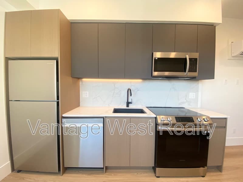 Kelowna Condo: 519-720 KLO Rd