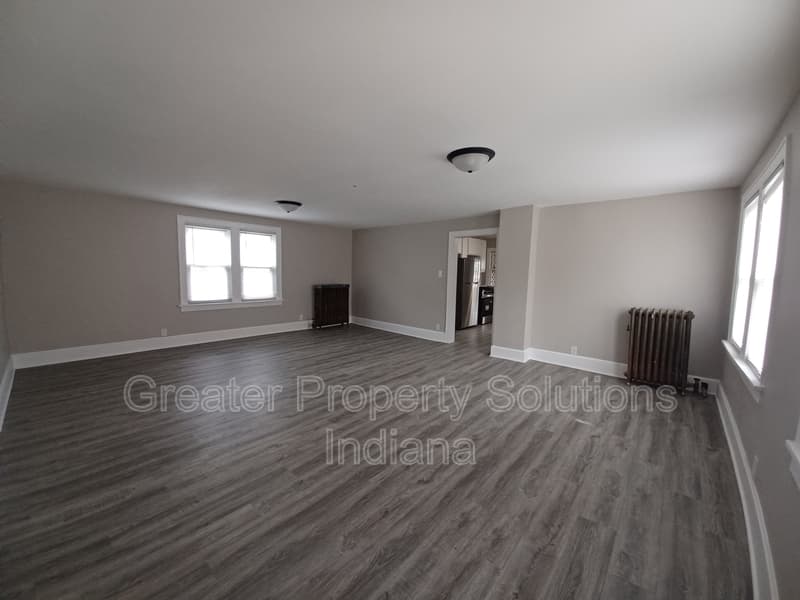 Whiting House: 1719 Sheridan AveUpper