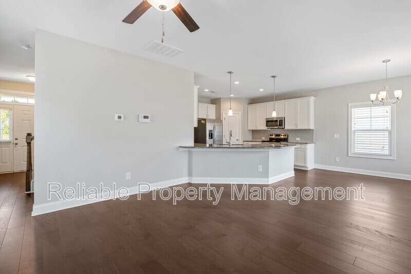 Clayton House: 102 Wicklow Ct