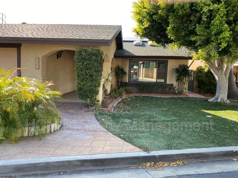 Orange House: 2448 N Love Lane