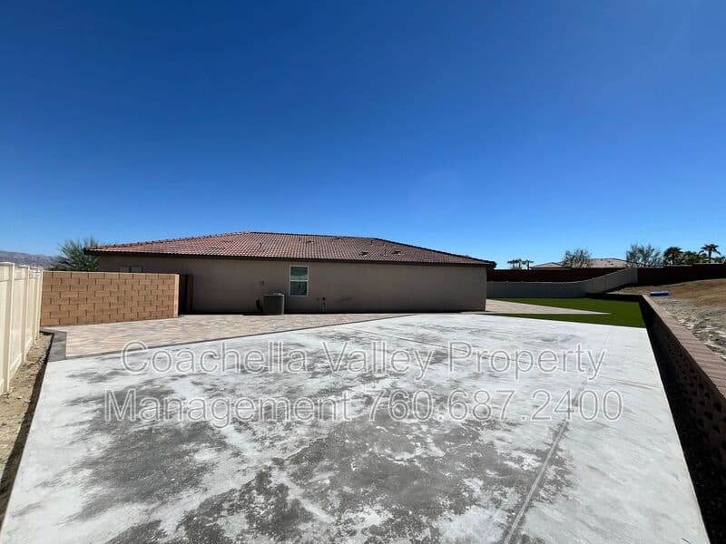 Indio House: 79225 Valor Ln