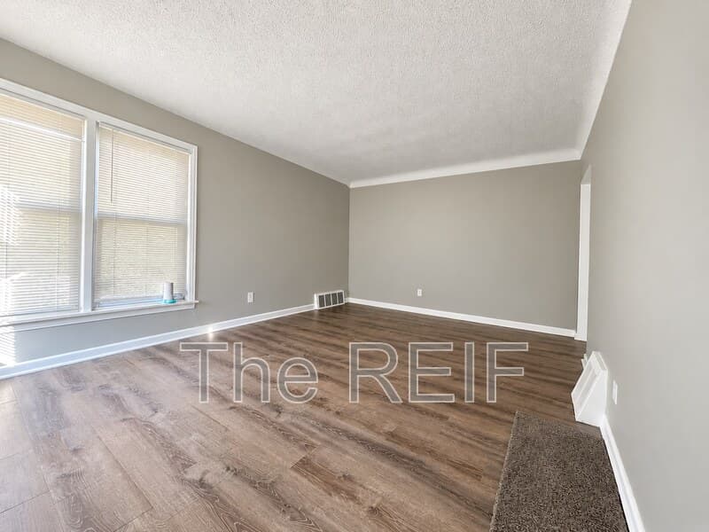 Detroit House: 17712 Lenore Avenue