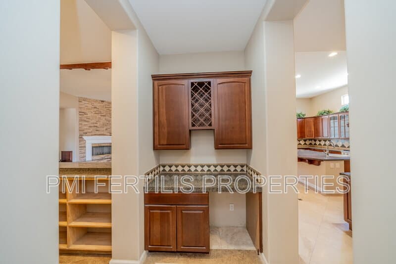 Riverside House: 17425 Cyrus Lane