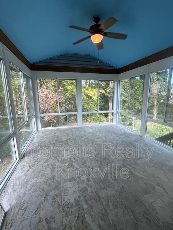 Knoxville House: 10917 Sonja Dr