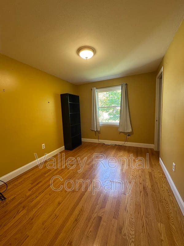 Northampton House: 36 Rick Drive