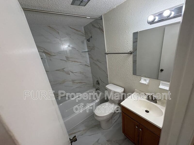 Ocala House: 6807 NW 62nd Place