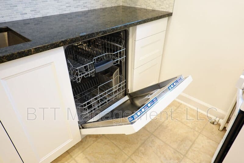 Silver Spring Condo: 8802 Plymouth St
