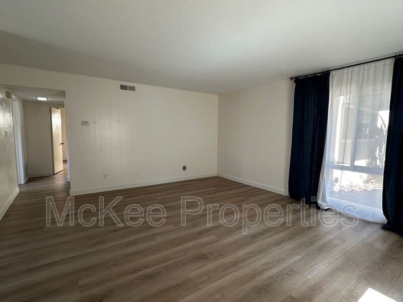 Coronado Condo: 540 G Avenue