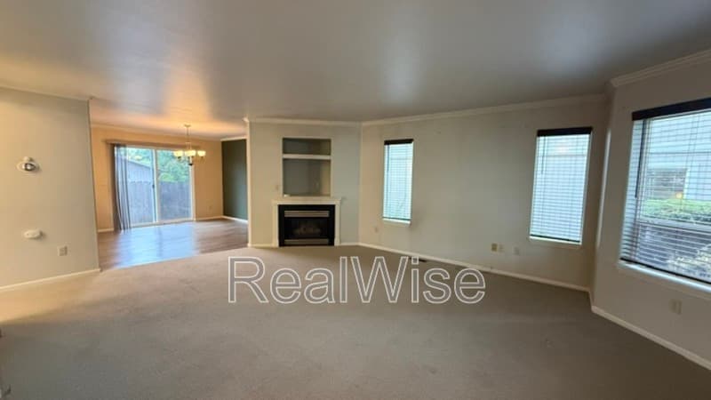 Roseburg Condo: 172 NE Rifle Range St