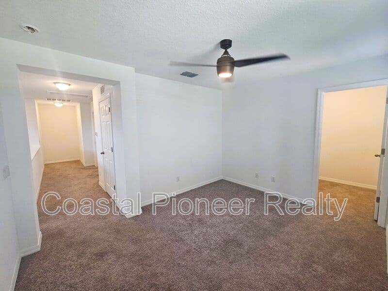 Tampa House: 16073 Sonoma Grove Cir