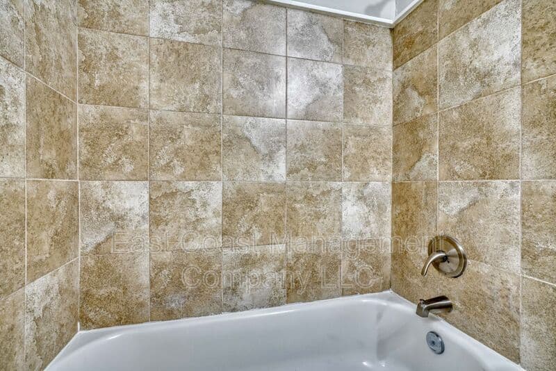 Baltimore Condo: 5906 The Alameda