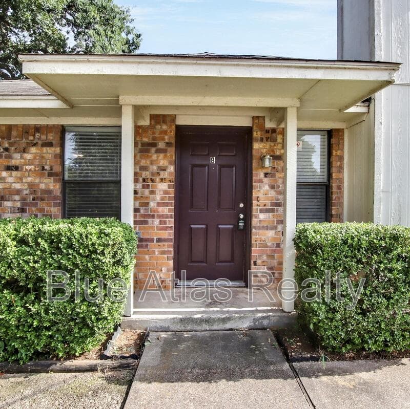 Irving House: 916 Hilltop Drive - B