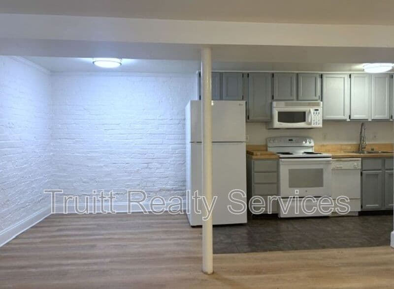 Washington Condo: 711 14th St SE