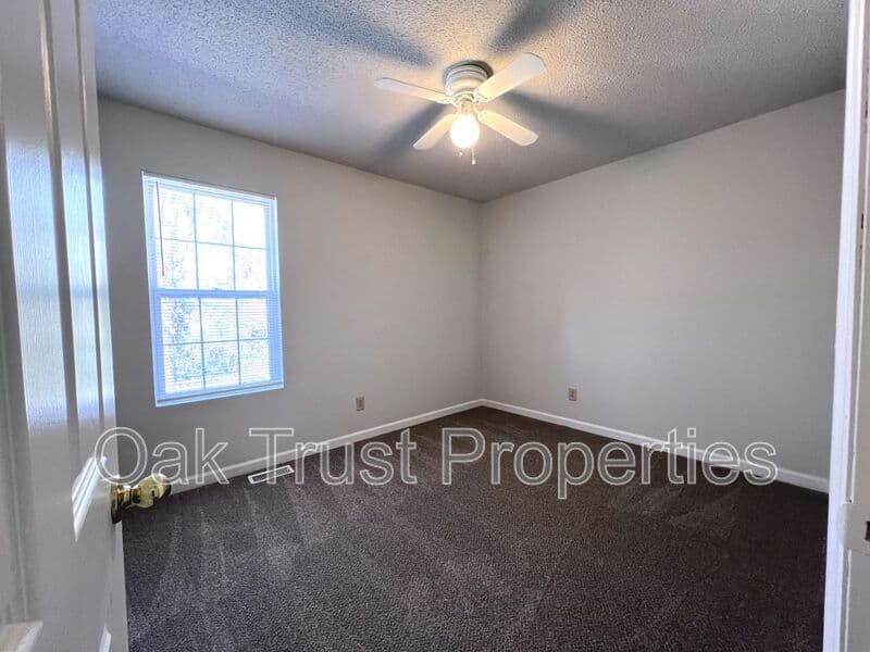 North Charleston House: 6649 Bent Creek Drive