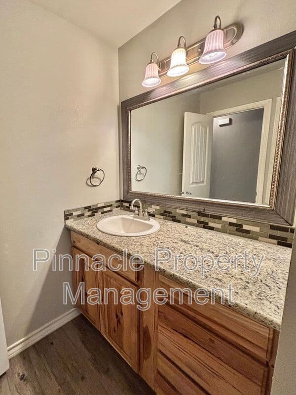 San Angelo House: 2205 S Johnson St