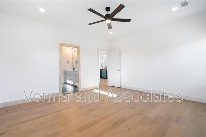 Centerton House: 1051 Whistler St