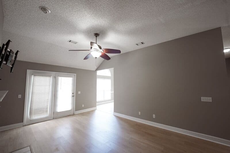 Richmond Hill House: 909 Young Way