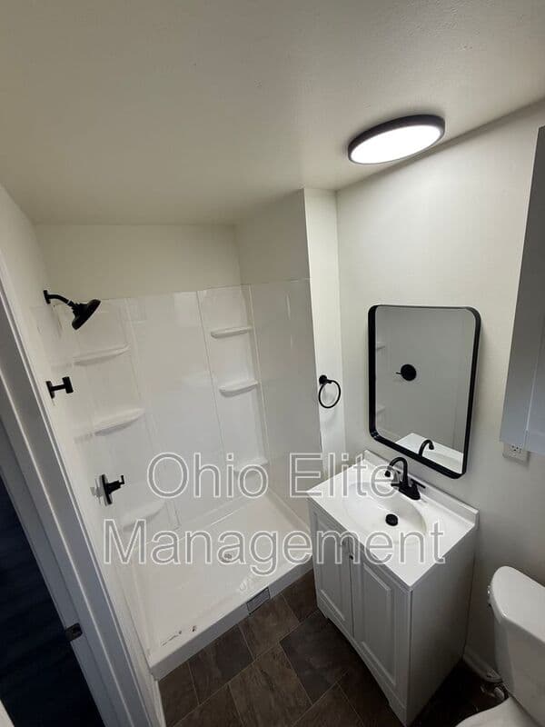 Columbus House: 499 E Columbus St