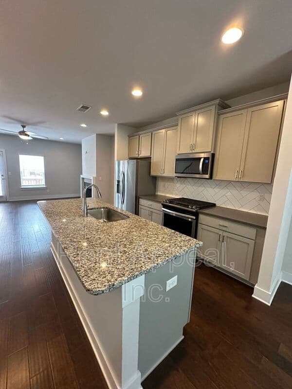 Doraville House: 3779 Oxford Circle