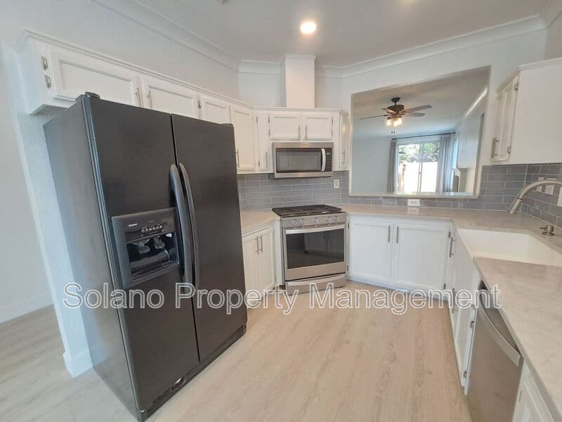Vacaville House: 472 Somerville Circle