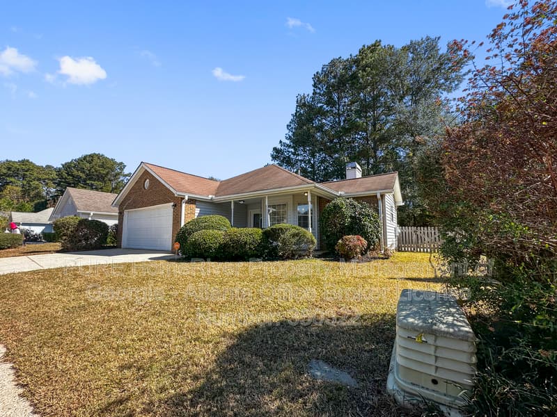 Fayetteville House: 140 Landing Dr