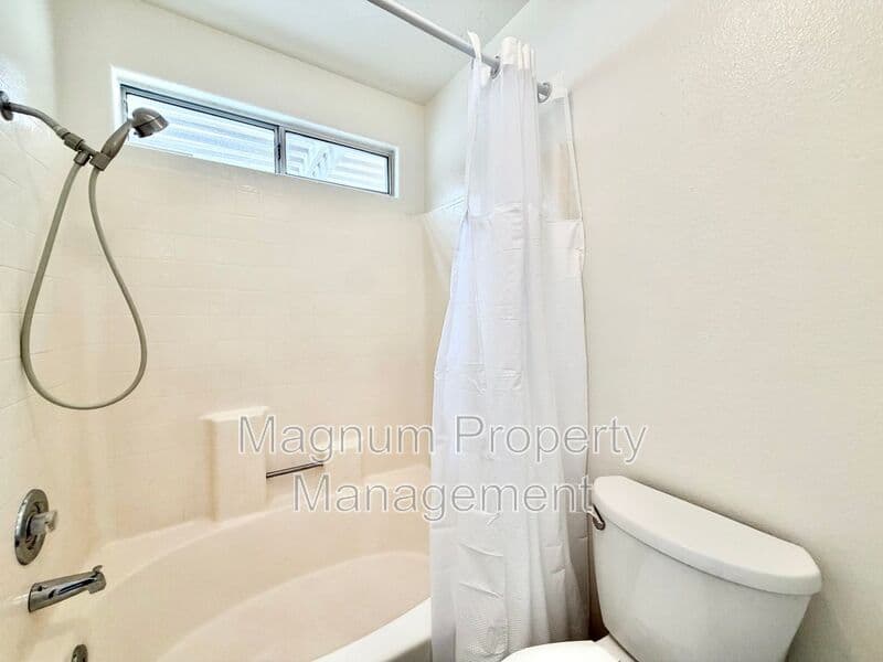 Murrieta House: 25167 Parkcrest Dr