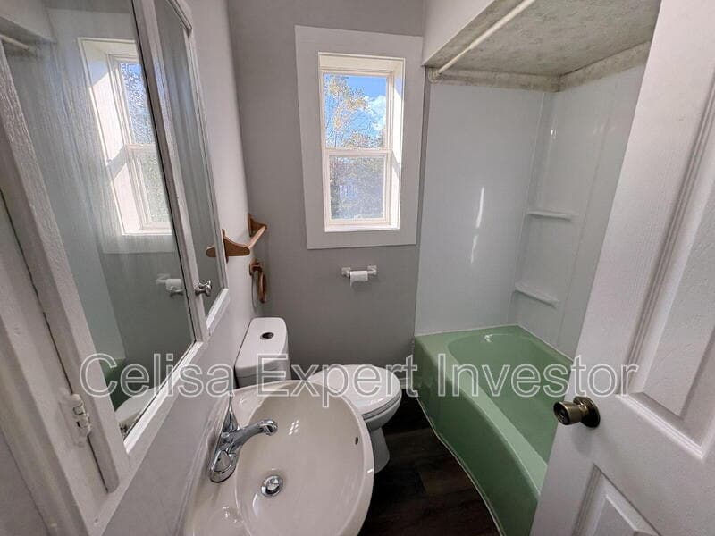 Fort Wayne House: 5506 Webster Street