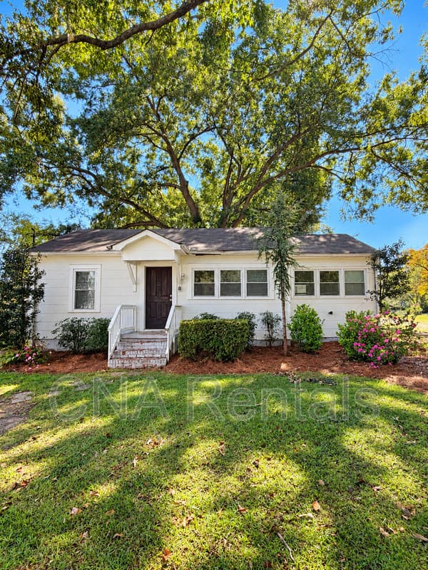 Smyrna House: 584 Taylor Dr SE