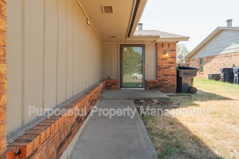 Oklahoma City House: 930 Southwest 63rd Street
