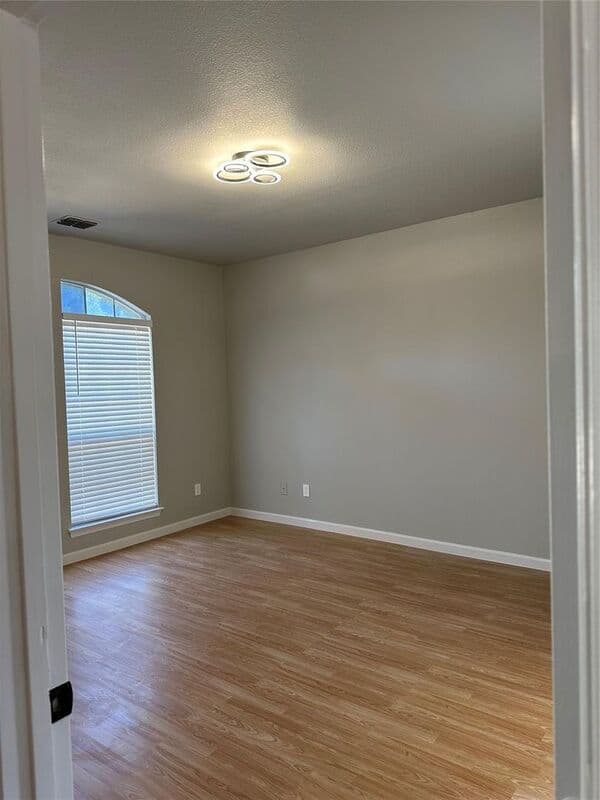 Lewisville House: 800 Pebble Ridge Dr