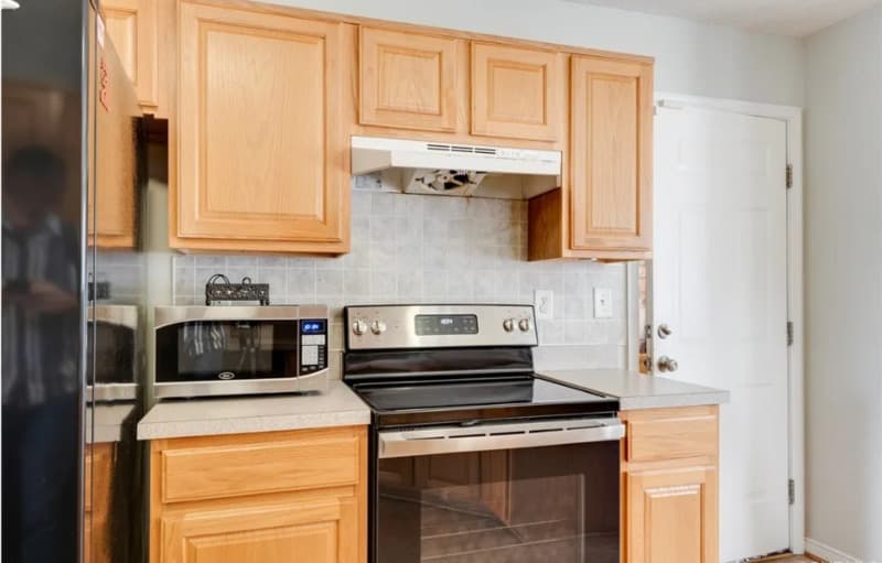 Sandston House: 420 Green Hollow Ln