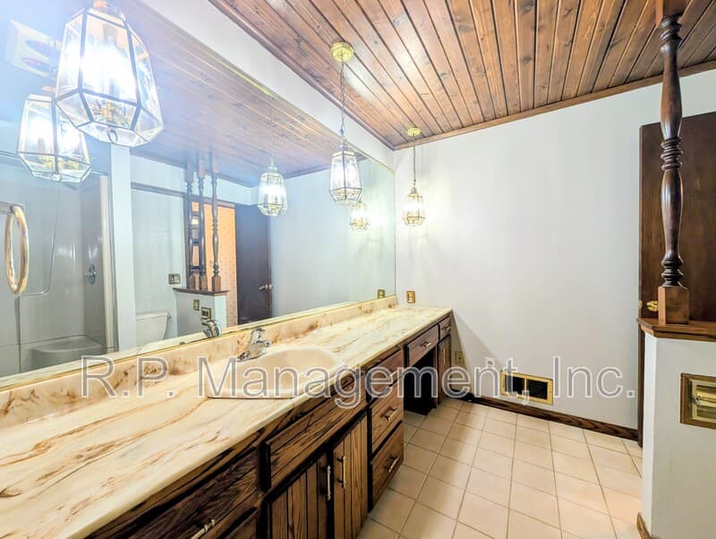 Brooklyn Park House: 7216 79th Ave N
