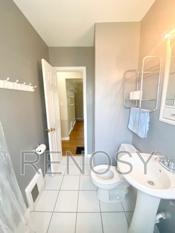 Des Moines House: 3942 57th Street