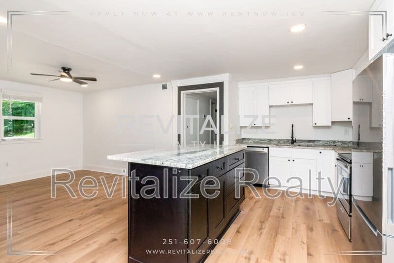Mobile House: 2365 Sybel Drive